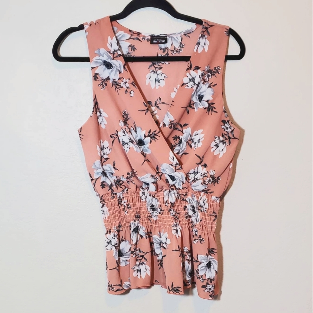 🤑3 for $20🤑 Fashion Magazine Sleeveless Floral Top